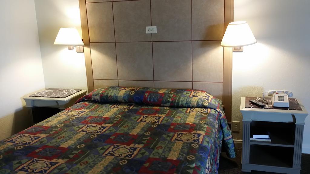 אל סנטרו Brunner'S Inn And Suites מראה חיצוני תמונה